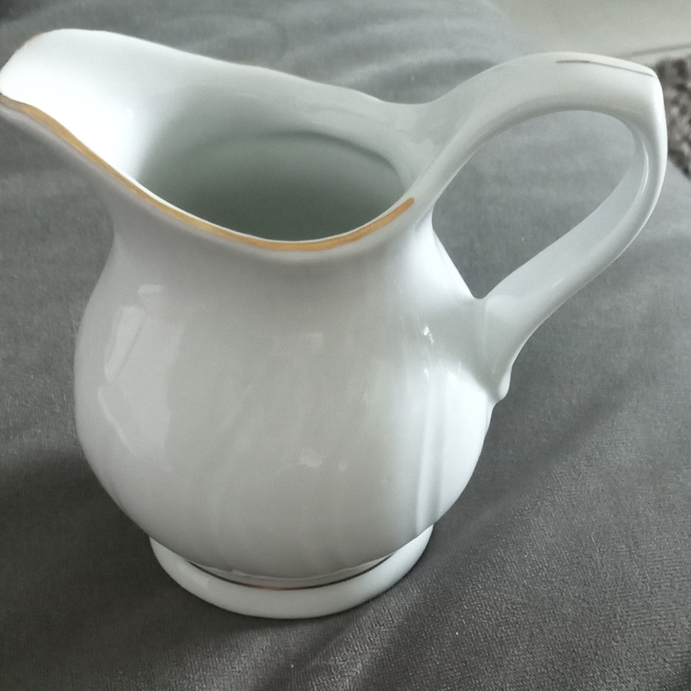 Creamer pour